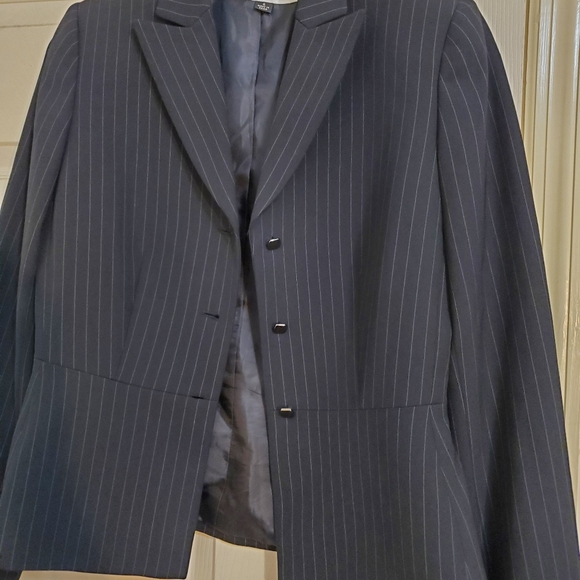 Ladies Jacket - Picture 5 of 10